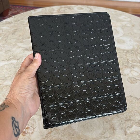Coach Julia Op Art C Monogram iPad 2 Case - Black Patent Leather Mint Condition - Picture 3 of 11